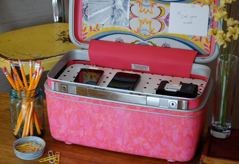 Vintage Samsonite Train Case Custom Charging Station for phones & iPods in color of your choice image 7