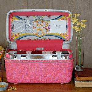 Vintage Samsonite Train Case Custom Charging Station for phones & iPods in color of your choice image 3