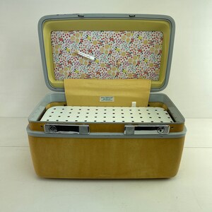 Vintage Samsonite Train Case Charging Station with Fabric Covered Cork Board image 7