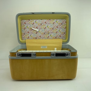 Vintage Samsonite Train Case Custom Charging Station for phones & iPods in Color of your choice image 8