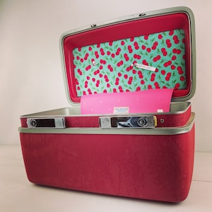 Vintage Samsonite Train Case Custom Charging Station for phones & iPods in Color of your choice image 6