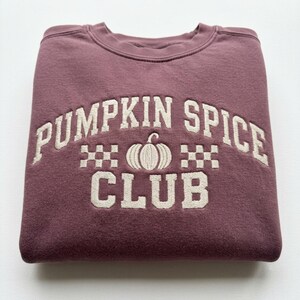 Pompoen Spice Club borduurpatroon, Varsity pompoen machineborduurbestand, Gezellige herfst college PSL PES DST meerdere maten