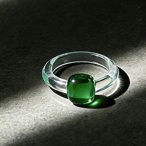 Smaragdgroene kunstglazen ring, handgemaakt minimalistisch statementstuk, alledaags accessoire