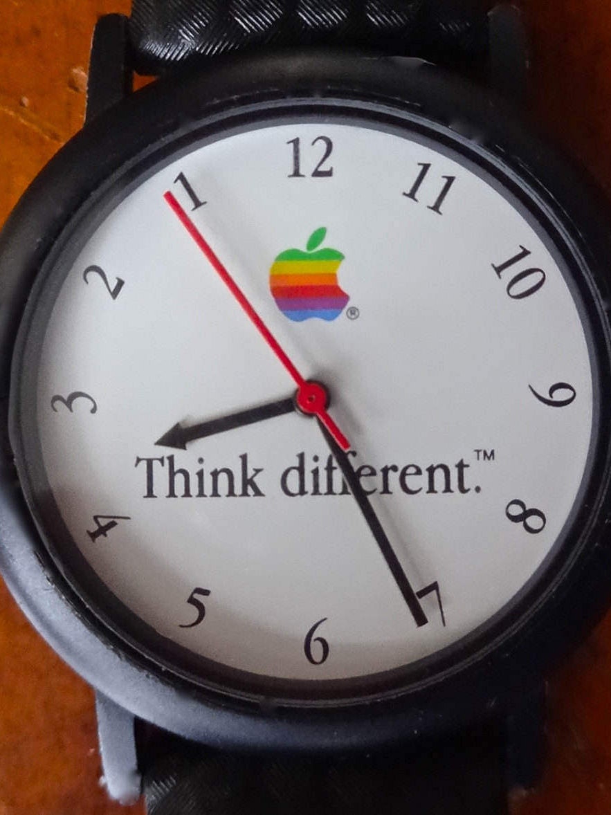 可動品 Think Different 逆回転時計Apple Watch 可動品 Think Different 逆回転時計Apple Watch