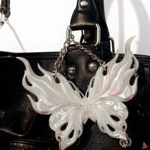 Soporte para teléfono con forma de mariposa, decoración gótica inspirada en la naturaleza, alternativa a PopSocket inspirada en Fairycore, regalo oscuro para ella.