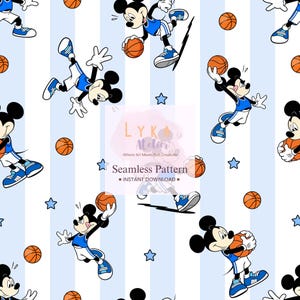 Peut inclure: Un motif répétitif représentant Mickey Mouse jouant au basket-ball sur un fond à rayures verticales bleu clair et blanc. Mickey est illustré dans diverses poses d'action, portant un maillot bleu et un short blanc, avec des ballons de basket orange et de petites étoiles bleues dispersés. Le centre contient le texte Lyka Atelier, Where Art Meets Soft Creativity, Seamless Pattern et Instant Download.
