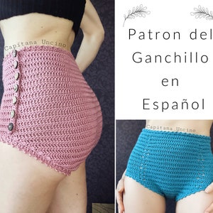 May include: Two crochet shorts, one pink and one blue, with a button closure and a scalloped edge. The image includes the text "Capitana Uncino" and "Patron del Ganchillo en Español".
