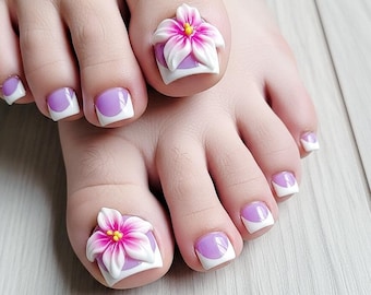 Uñas postizas francesas con diseño de flores 3D de lavanda – Pedicura degradada en tonos morados, lindas uñas postizas florales, uñas de playa para el verano, hechas a mano y reutilizables.