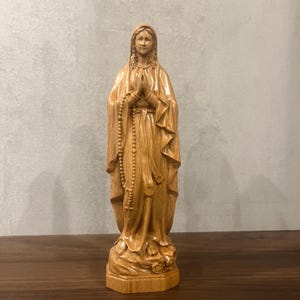 Estatua de madera de Nuestra Señora / Figura católica de madera de la Virgen María