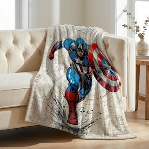 Op de afbeelding: Een zachte plaid met een grafische illustratie van Captain America in een dynamische hardloophouding, met een rood, wit en blauw schild. De achtergrond toont technische blauwdruklijnen en geometrische patronen in zwart en wit.