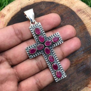 Hänge med naturligt rött rubinkors, 925 sterlingsilver, vintageinspirerad bohemisk stil