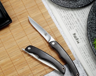 Faca dobrável personalizada para bife, canivete japonês gravado à mão, faca dobrável para frutas em aço AUS8, canivete EDC em ébano, presente personalizado para o apreciador de gastronomia.