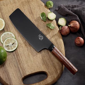 7 tums japansk Nakiri kockkniv, svart titanbelagt tyskt stål, valnötshandtag