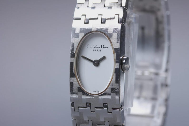 Montre pour femme Christian Dior D70-100 avec cadran argenté et quartz Authentique [presque état neuf] image 2