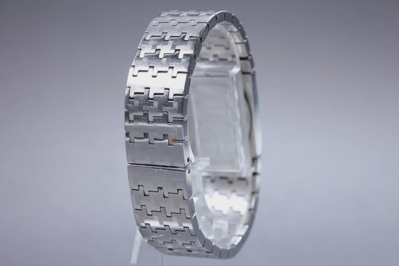 Montre pour femme Christian Dior D70-100 avec cadran argenté et quartz Authentique [presque état neuf] image 4
