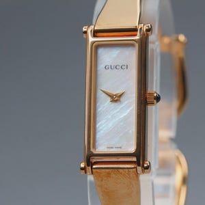 GUCCI 1500L Shell Dial Gold 12mm Bangle Quartz Women's Watch Rectangle JAPAN