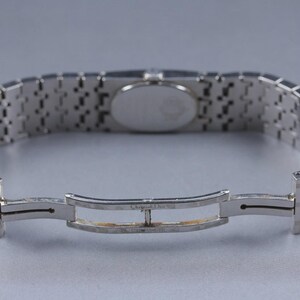 Montre pour femme Christian Dior D70-100 avec cadran argenté et quartz Authentique [presque état neuf] image 8