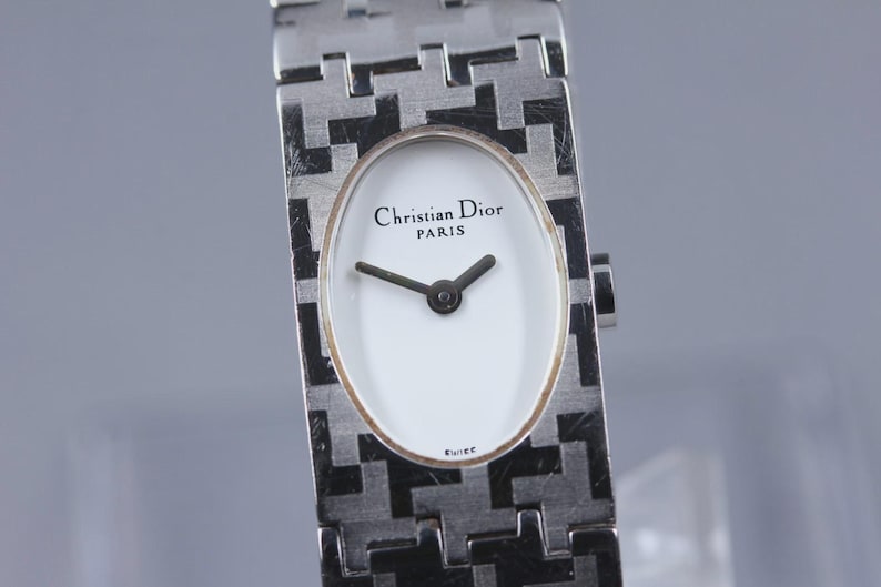 Montre pour femme Christian Dior D70-100 avec cadran argenté et quartz Authentique [presque état neuf] image 3