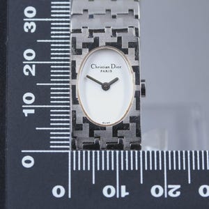 Montre pour femme Christian Dior D70-100 avec cadran argenté et quartz Authentique [presque état neuf] image 10