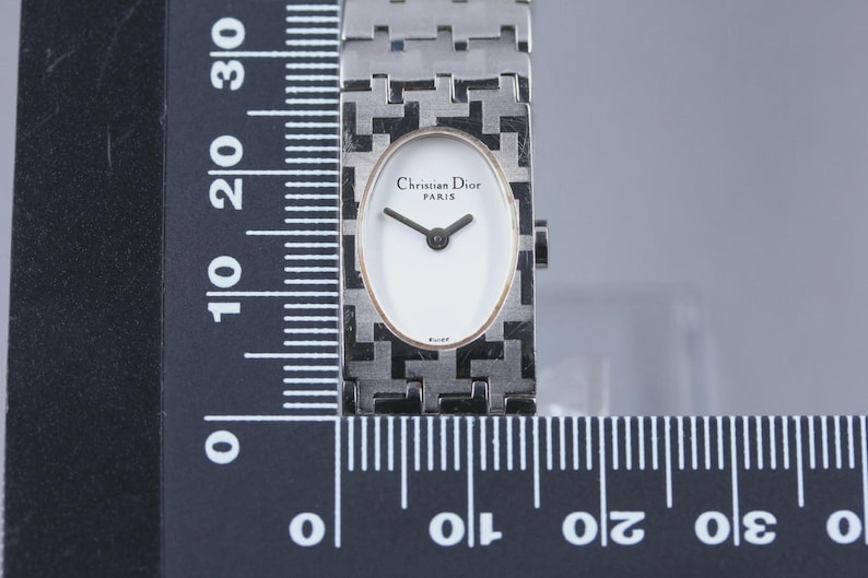 Montre pour femme Christian Dior D70-100 avec cadran argenté et quartz Authentique [presque état neuf] image 10