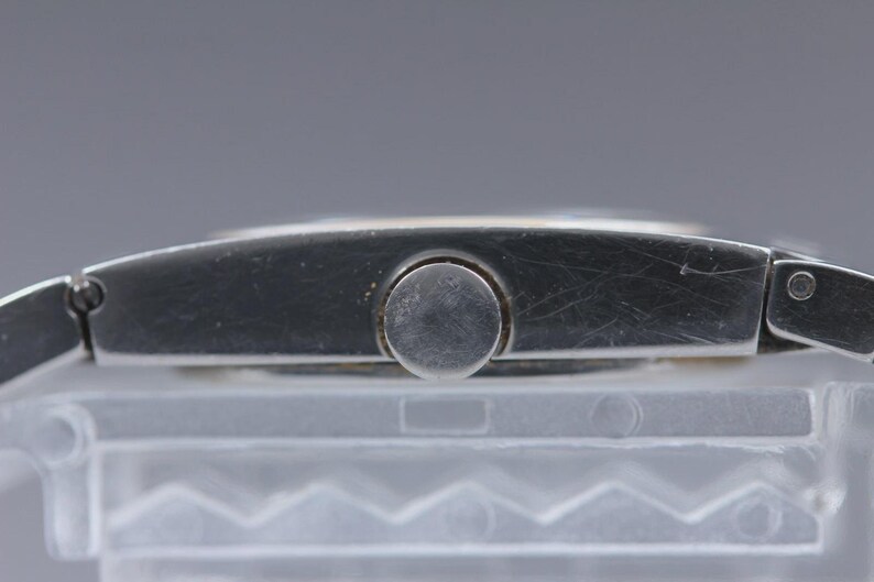 Montre pour femme Christian Dior D70-100 avec cadran argenté et quartz Authentique [presque état neuf] image 5