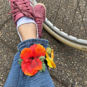 Reflective pant strap, orange and yellow flowers ankle corsage