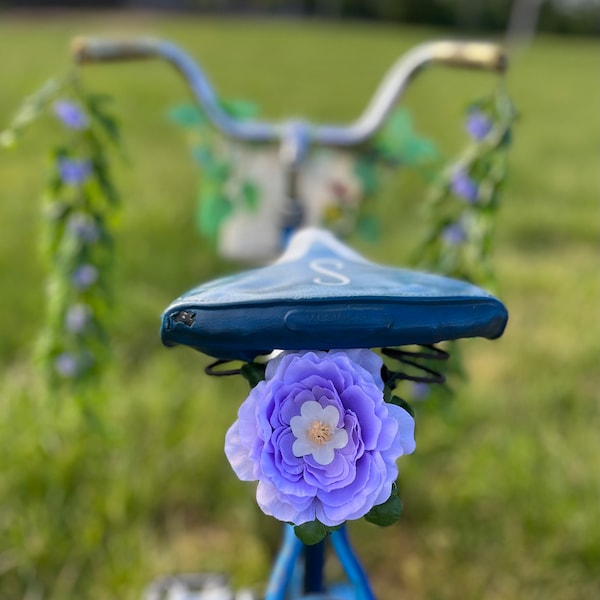 Rear reflector, reflective flower, purple bike accessory