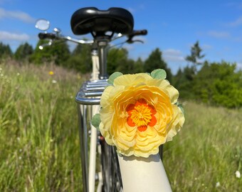 Rear reflector, reflective flower, yellow bike accessory