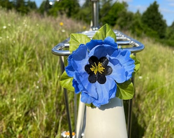 Rear reflector, reflective flower, blue bike accessory