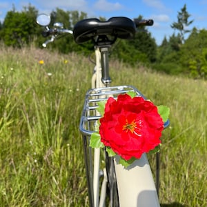 Rear reflector, reflective flower, red bike accessory