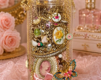Barattolo misterioso per gioielli Victorian Coquette, portagioie dorato d'ispirazione vintage, mix di ciondoli a farfalla con fiocco di perle, regalo romantico per lei