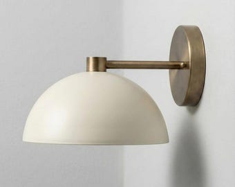 Vägglampa i mässing i 50-talsstil | Kupolformad skärmlampa i mässing | Sänglampa i badrum