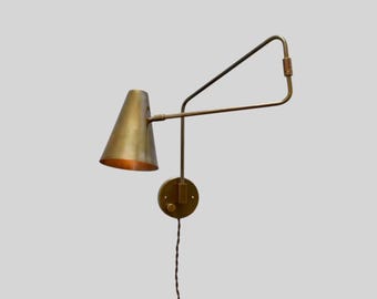 Vägglampa i mässing med svängarm, mitten av århundradet och modern design | Justerbar konskärm | Scandinavian Light