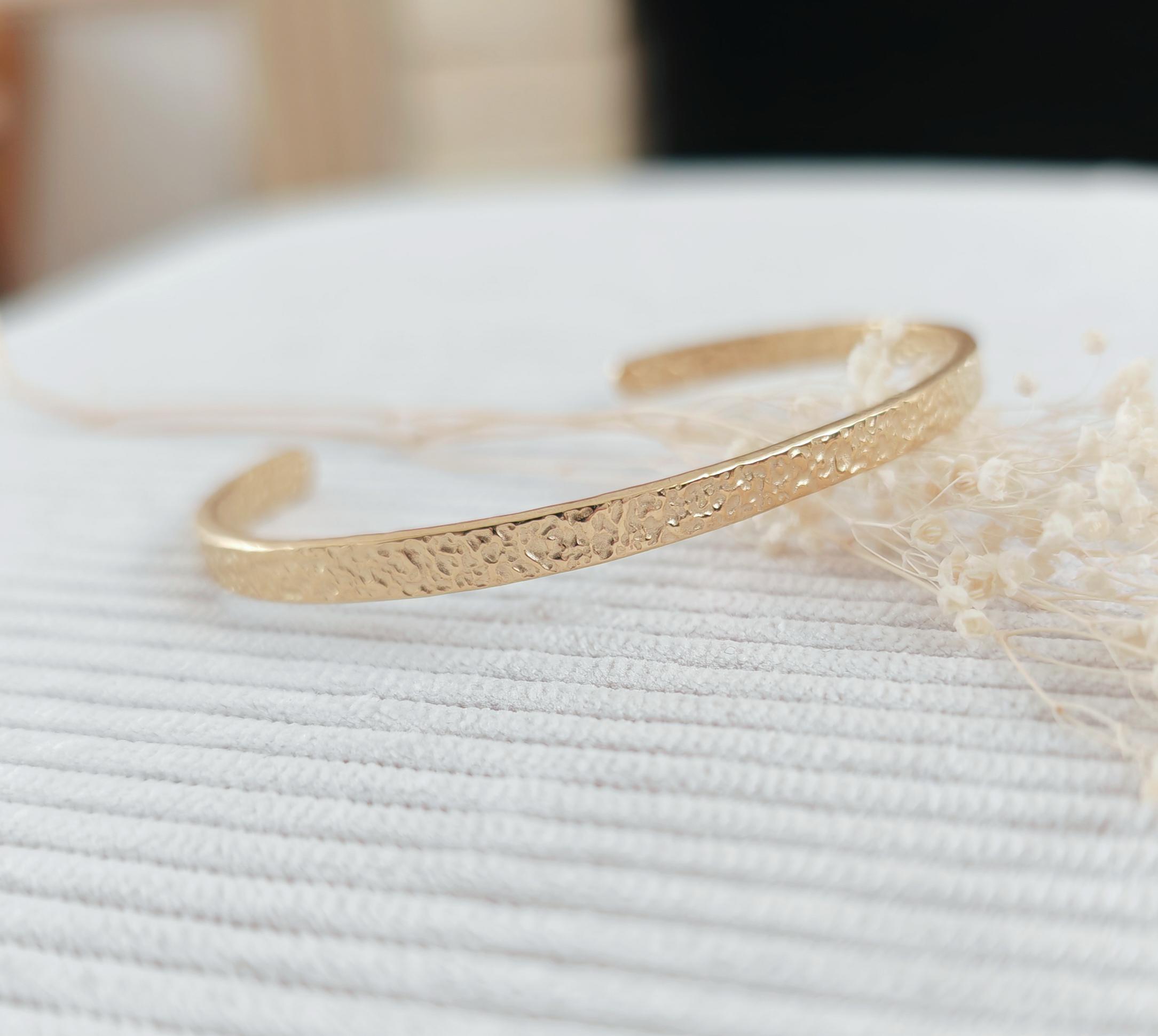 Bracelet Jonc Fantaisie En Acier Doré Martelé - Forme Irrégulière Ajustable - Neuf Avec étiquettes - Fabriqué En France