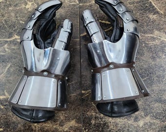 Medieval Functional Clamshell Gauntlets, Mild steel 16 Gauge Gauntlets