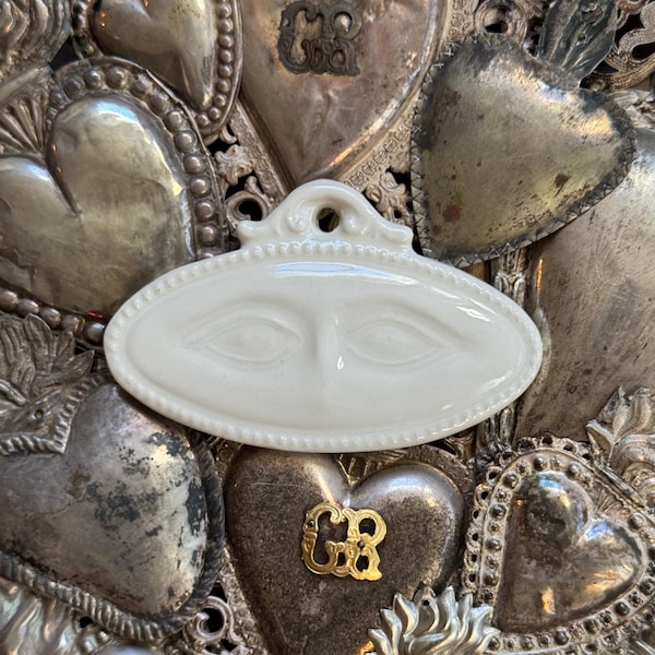 Ojos Ex Voto / Porcelana blanca hecha a mano / Inspirada en objetos votivos italianos del siglo XIX