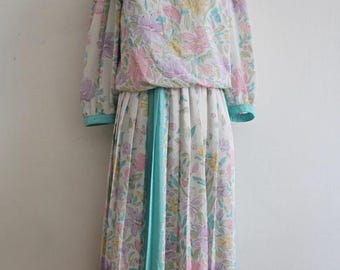 Vintage Leslie Fay Pastel Floral Dress – Romantic Pleated Skirt & Puff Sleeves – Made in USA