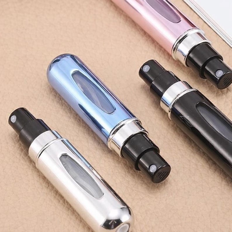 Puede incluir: Un letrero de madera r&uacute;stica con el texto "Welcome to our home" en letras blancas. El letrero presenta un acabado envejecido y un dise&ntilde;o sencillo y acogedor.