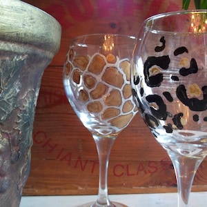 4 ANIMAL PRINT Hand Painted 18 oz Wine Glasses Gift Wedding party Mother's Day image 1