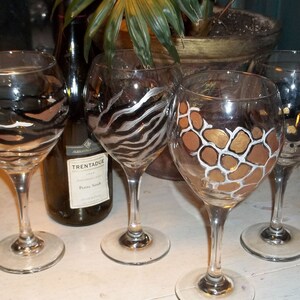 4 ANIMAL PRINT Hand Painted 18 oz Wine Glasses Gift Wedding party Mother's Day image 5