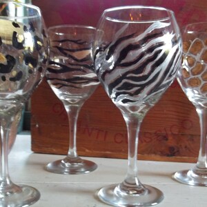 4 ANIMAL PRINT Hand Painted 18 oz Wine Glasses Gift Wedding party Mother's Day image 4