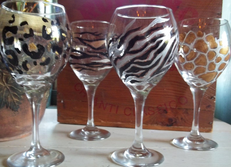 4 ANIMAL PRINT Hand Painted 18 oz Wine Glasses Gift Wedding party Mother's Day image 4