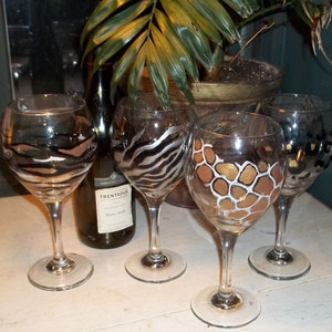 4 ANIMAL PRINT Hand Painted 18 oz Wine Glasses Gift Wedding party Mother's Day image 2