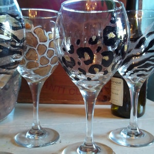 4 ANIMAL PRINT Hand Painted 18 oz Wine Glasses Gift Wedding party Mother's Day image 3