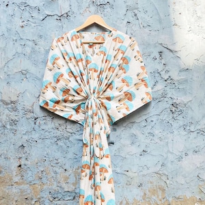 Novo caftan indiano de algodão com estampa de cogumelos: Vestido maxi orgânico para resorts