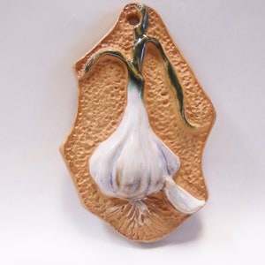 GARLIC Garden Marker, Vegetable Garden Sign, Handmade Ceramic Vegetable Tile, Stoneware Veggie Kitchen Decor, Garlic Garden Row Marker