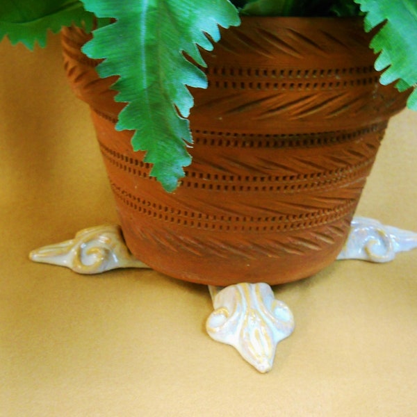 Ceramic Pot Feet  set of 4.  Handmade Ceramic  Fleur de Lis Pattern Pot Risers. Planter Feet. White Sahara Sand Glazed Pot Feet