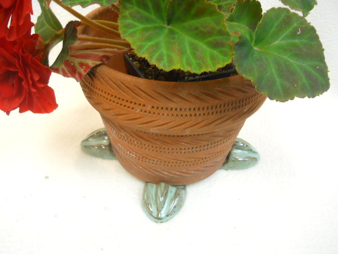 Ceramic Pot Feet Set of 4. Handmade Ceramic Birdfoot Pattern Pot Risers