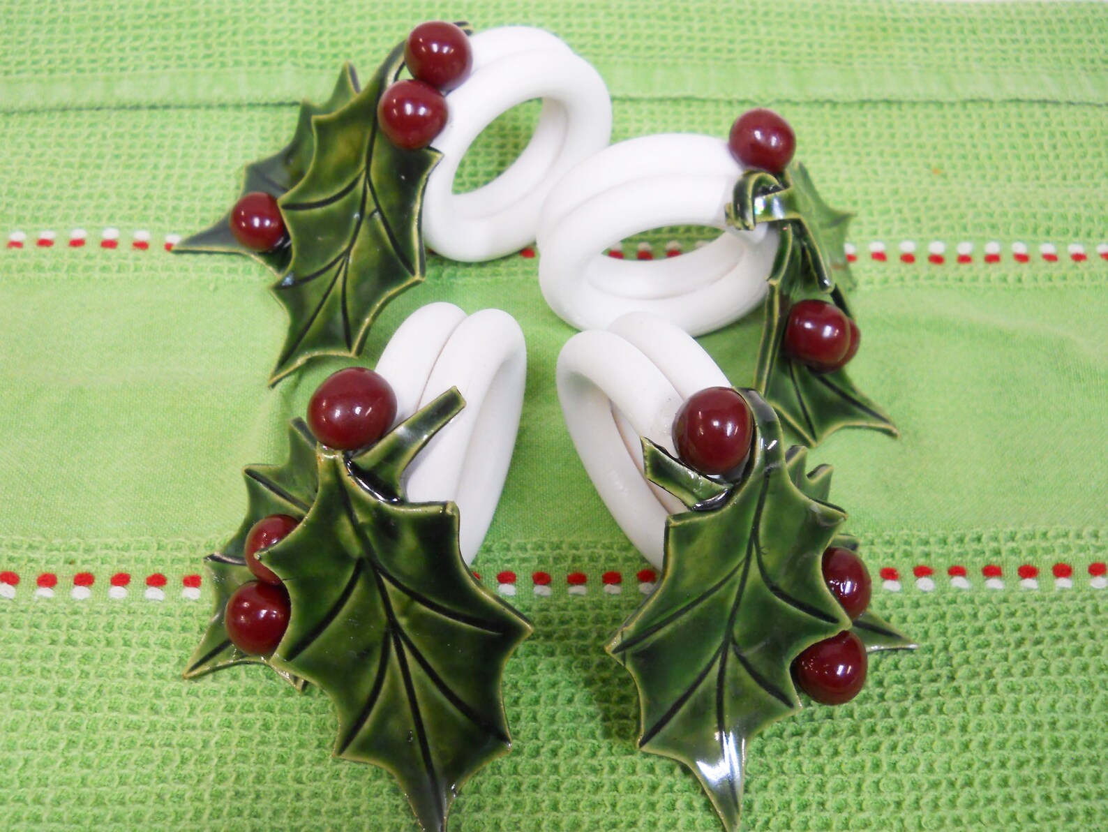 Holly Napkin Rings Set of 4 Napkin Rings Holly With Burgundy Etsy