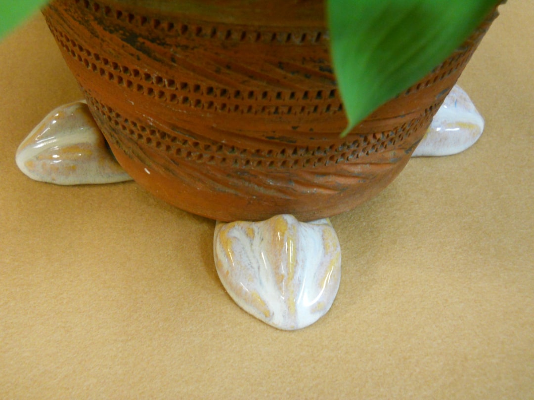 Ceramic Pot Feet Set of 4. Handmade Ceramic Birdfoot Pattern Pot Risers